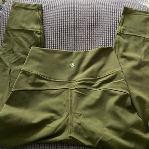 Green Lululemon Mid-Rise leggings size 6